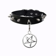 Charger l'image dans la galerie, Collier pendentif talisman gothique noir