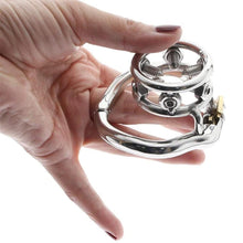 Lade das Bild in den Galerie-Viewer, Extreme Schwanz- und Hodenfolter mit Spielzeugen BDSM