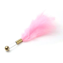 Charger l'image dans la galerie, Dominatrice excitée, sexe avec des plumes chatouilleuses BDSM