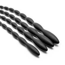 Lade das Bild in den Galerie-Viewer, Langes schwarzes Harnröhrensound-Set aus Silikon für BDSM