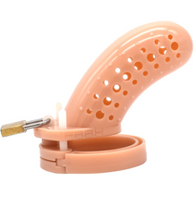 Charger l'image dans la galerie, Cage de chasteté en plastique de 4,5 pouces de long (les 5 anneaux inclus)