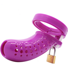 Charger l'image dans la galerie, Cage de chasteté en plastique de 4,5 pouces de long (les 5 anneaux inclus)