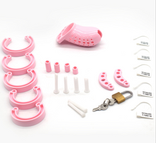 Charger l'image dans la galerie, Nouvelle cage de chasteté en plastique de 3,8 pouces de long (les 5 anneaux inclus)