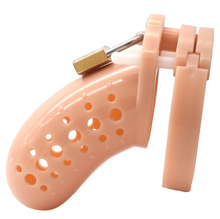 Charger l'image dans la galerie, Nouvelle cage de chasteté en plastique de 3,8 pouces de long (les 5 anneaux inclus)