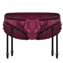 Lade das Bild in den Galerie-Viewer, Lia Satinhöschen mit Strumpfbändern