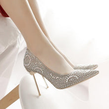 Lade das Bild in den Galerie-Viewer, „Sissy Tess“ Kristallpumps