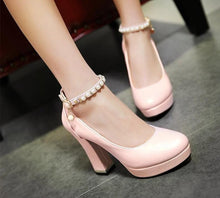 Charger l'image dans la galerie, Escarpins à talons carrés « Sissy Amy »