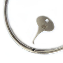 Lade das Bild in den Galerie-Viewer, Abgerundetes Edelstahl-Eternity-Halsband mit Verschluss