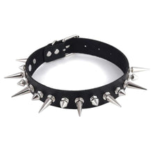 Lade das Bild in den Galerie-Viewer, Unterwürfiges Halsband aus veganem Leder mit Spikes