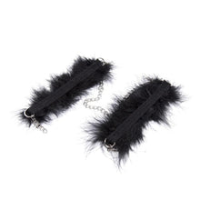 Charger l'image dans la galerie, Menottes noires duveteuses à plumes BDSM