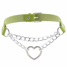 Charger l'image dans la galerie, Collier ras du cou en cuir avec cœur enchaîné