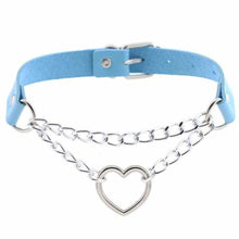 Charger l'image dans la galerie, Collier ras du cou en cuir avec cœur enchaîné