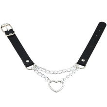 Charger l'image dans la galerie, Collier ras du cou en cuir avec cœur enchaîné