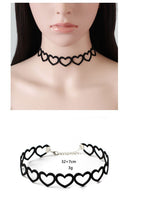 Charger l'image dans la galerie, Collier ras du cou en velours avec cœur « Sissy Anna »