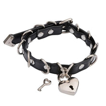 Lade das Bild in den Galerie-Viewer, Unterwürfiger, abschließbarer Herz-Choker mit Schlüssel