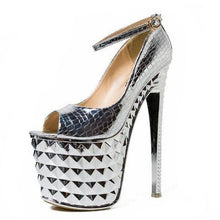 Lade das Bild in den Galerie-Viewer, „Tranny Jessie“ Pumps