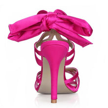 Charger l'image dans la galerie, Sandales en satin « Sissy Blanche »