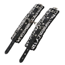 Charger l&#39;image dans la galerie, Menottes sexy en fourrure à imprimé léopard BDSM
