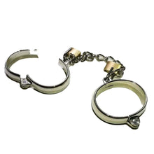 Lade das Bild in den Galerie-Viewer, Robuste Sklavenfessel aus rostfreiem Edelstahl für BDSM
