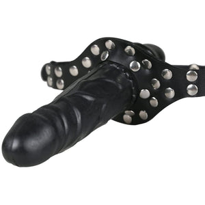 Knebelfessel, schwarzes Gesicht, Umschnalldildo, BDSM