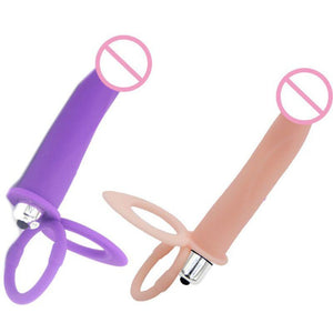 Double pénétration érotique avec gode ceinture BDSM