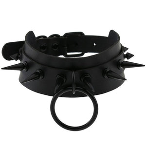Unterwürfiges Halsband mit Stacheln