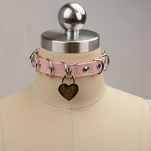 Lade das Bild in den Galerie-Viewer, Unterwürfiger, abschließbarer Herz-Choker mit Schlüssel
