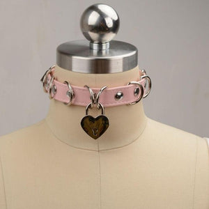 Unterwürfiger, abschließbarer Herz-Choker mit Schlüssel