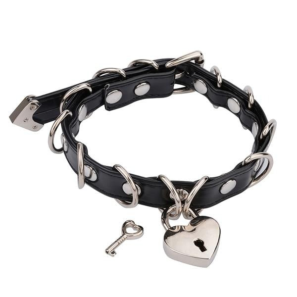 Unterwürfiger, abschließbarer Herz-Choker mit Schlüssel