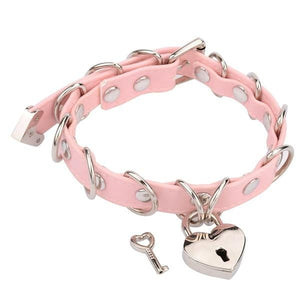 Unterwürfiger, abschließbarer Herz-Choker mit Schlüssel