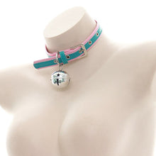 Lade das Bild in den Galerie-Viewer, Sissy Lederhalsband mit Glöckchen BDSM
